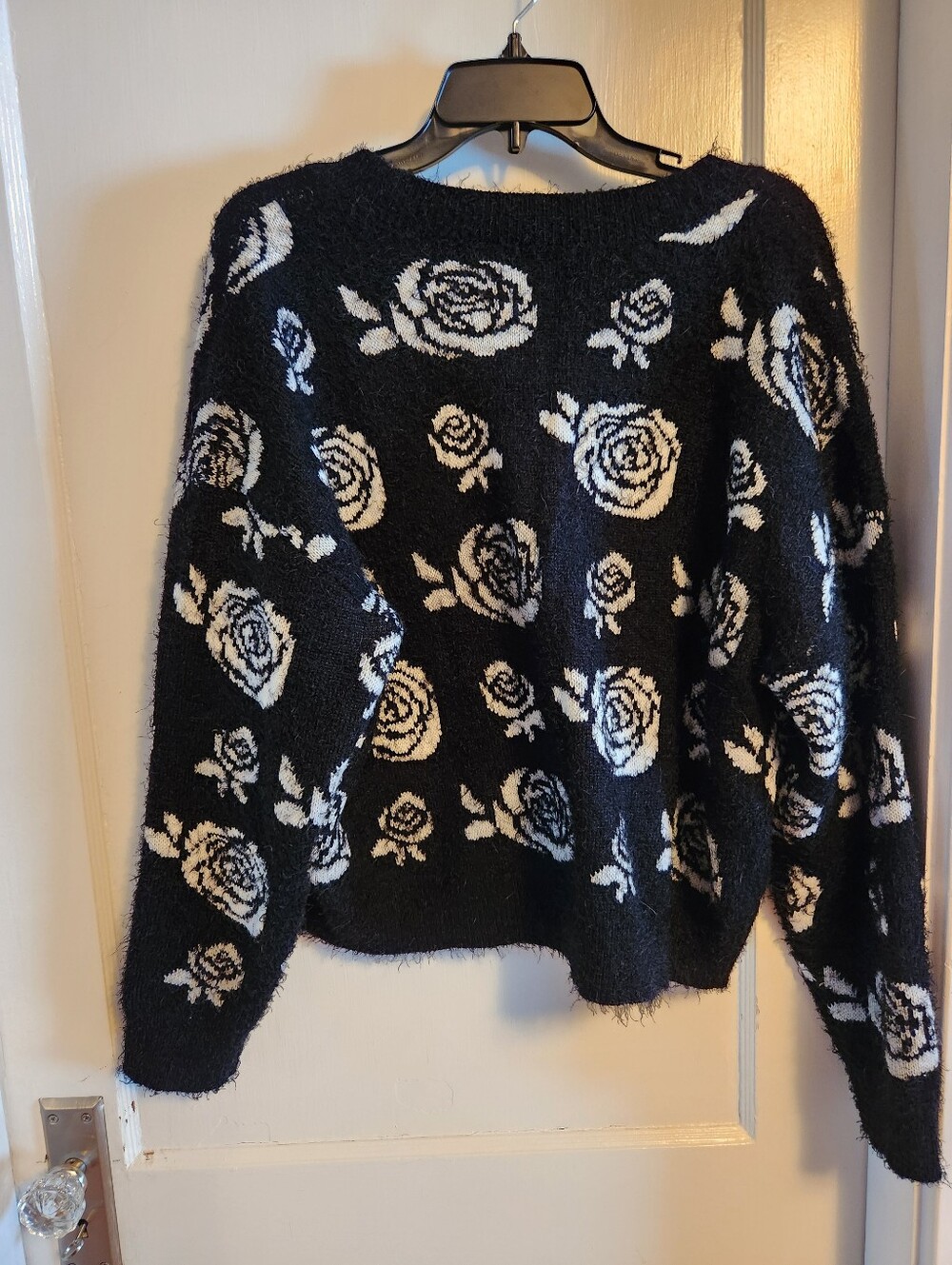 Love Ellie Black And White Rose Cardigan Women's Size XXL - Picture 2 of 4